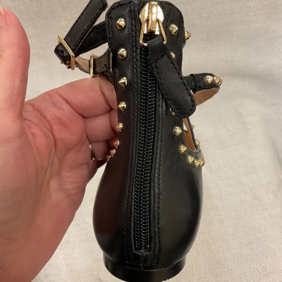 J Lo Jennifer Lopez Black Ayaba Closed Toe Shoes Gold Studded Details Sz 7.5 - Picture 10 of 11